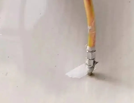 宏伟瓷砖空鼓维修公司专业解答在瓷砖铺贴过程中，如果使用的砂料过粗（如全部使用了粗砂），可能会导致以下问题