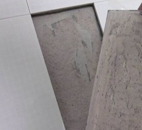 宏伟瓷砖空鼓维修公司分享瓷砖铺贴时如果打浆（即涂抹在瓷砖背面和基层上的砂浆或瓷砖胶）过少，会带来以下问题